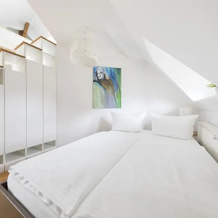 Primeflats - Avoid The Crowd - In - Berliner Vorstadt